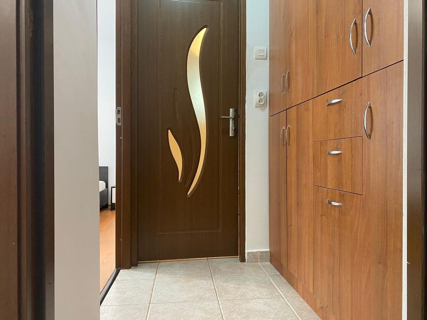 Modificat in 3 camere! Vanzare apartament in Targoviste-Micro 4 - Poză 9