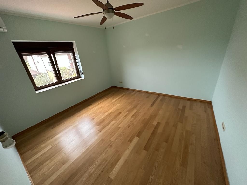 VILA  - ARADULUI. -British - Poză 42