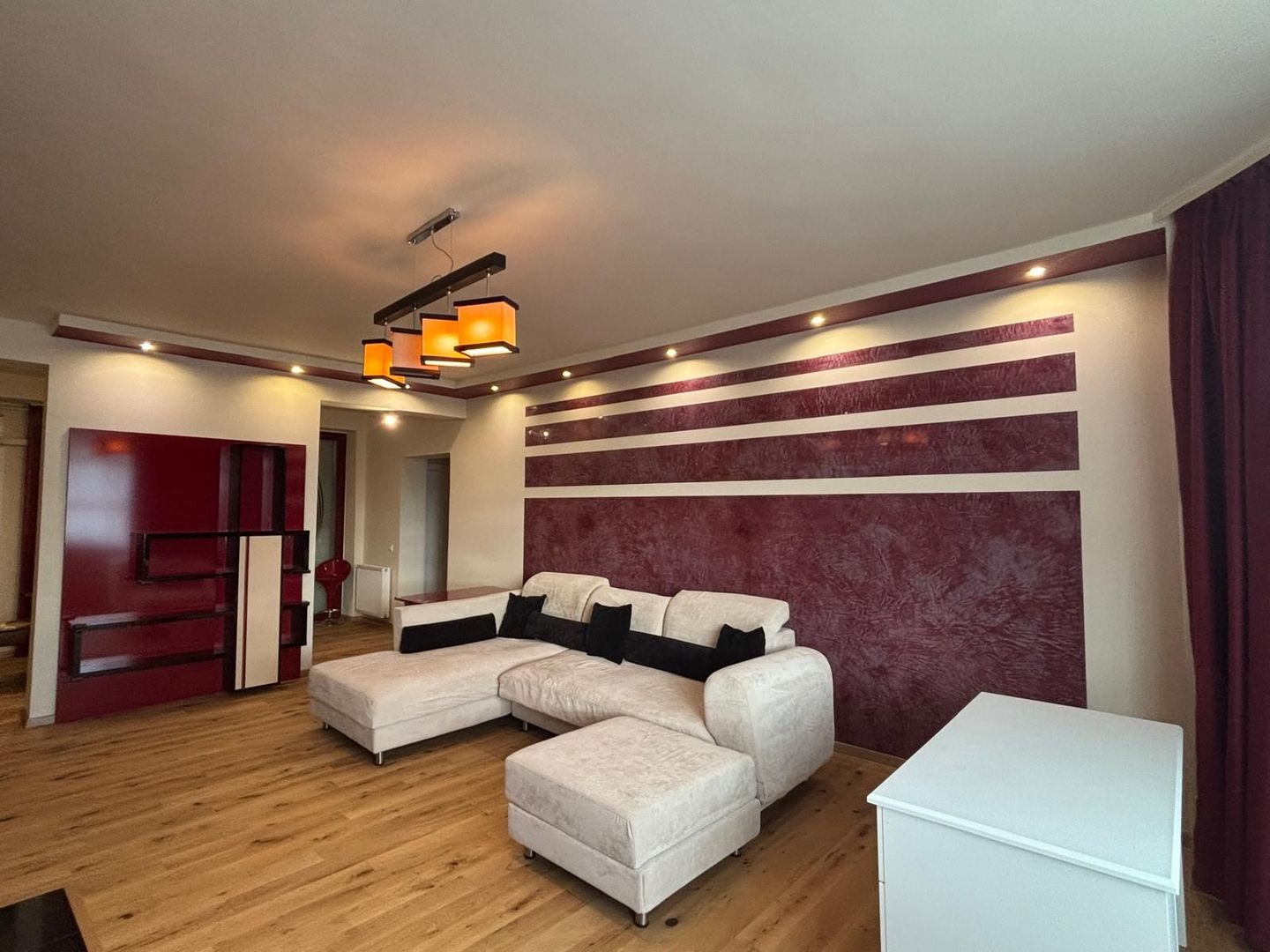 Apartament spatios si complet renovat - Poză 3