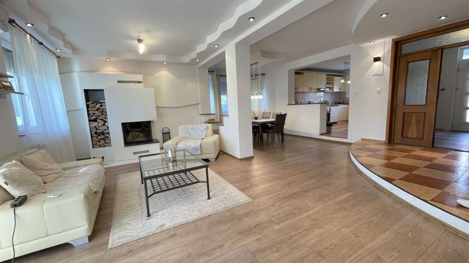 Casa spatioasa cu spatiu de relaxare-zona Blascovici - Poză 2