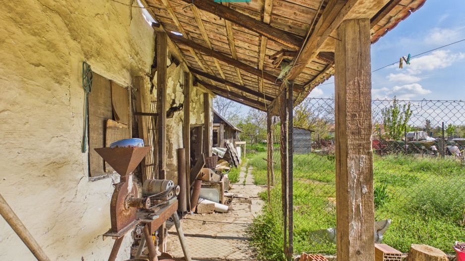 Casă cu 3 camere și 1047 mp în Peregu Mic - Poză 11