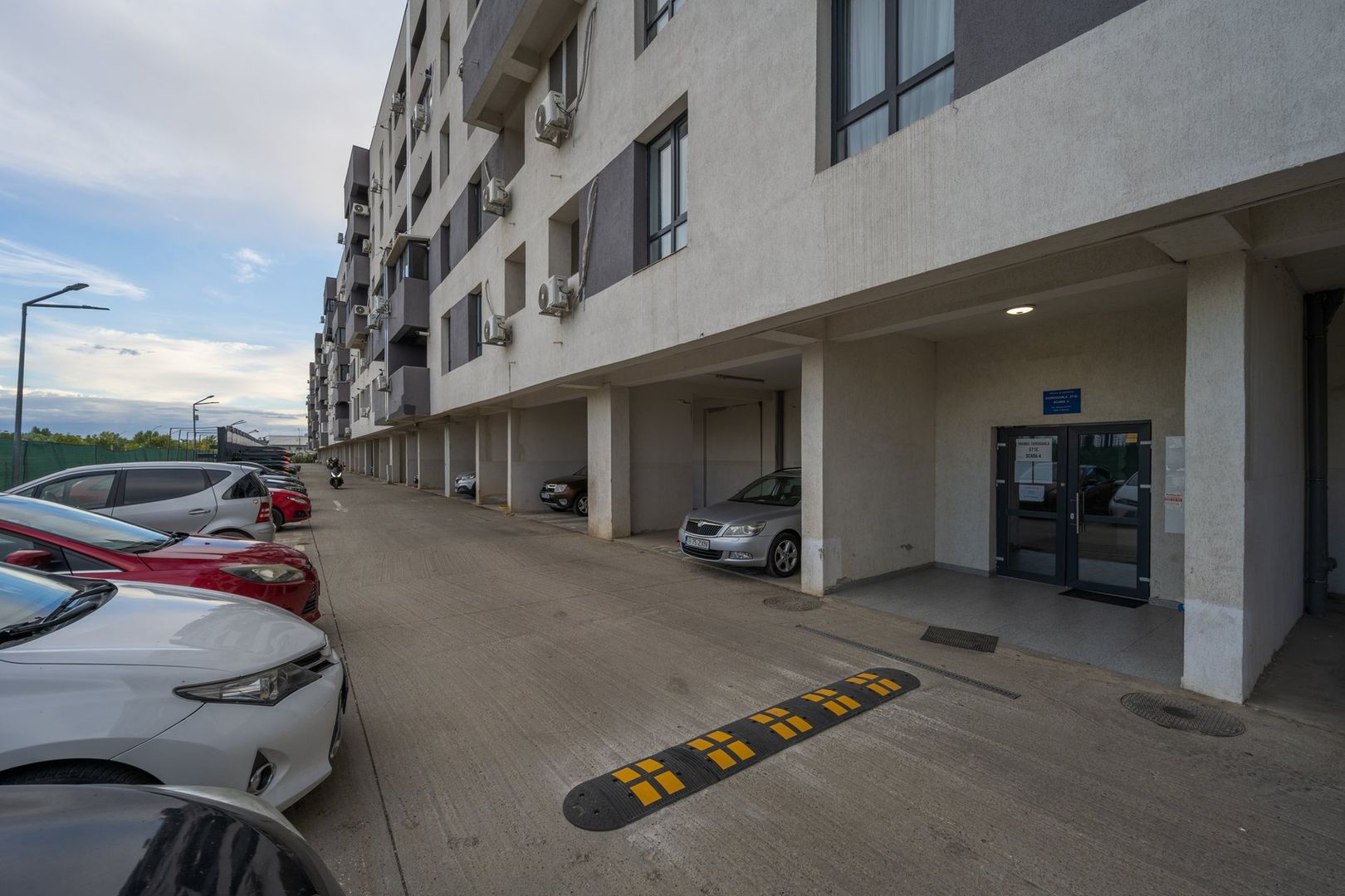 MILITARI, DRUMUL CIOROGARLA 371C, 1/5, CENTRALA, INCALIZRE IN PARDOSEALA - Poză 13