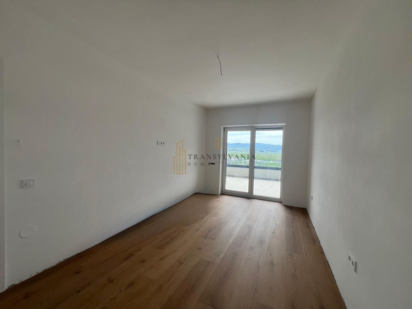 Apartament 4 camere, suprafata generoasa - Poză 7