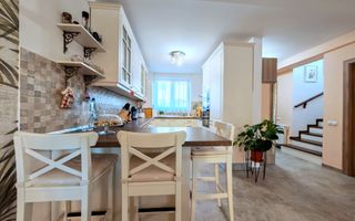 Prima inchiriere, vila cocheta, cu accente exotice - Poză 17