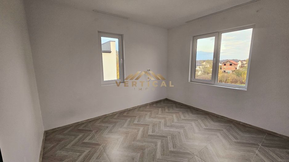 Vila la intrare in comuna Berceni - Poză 14