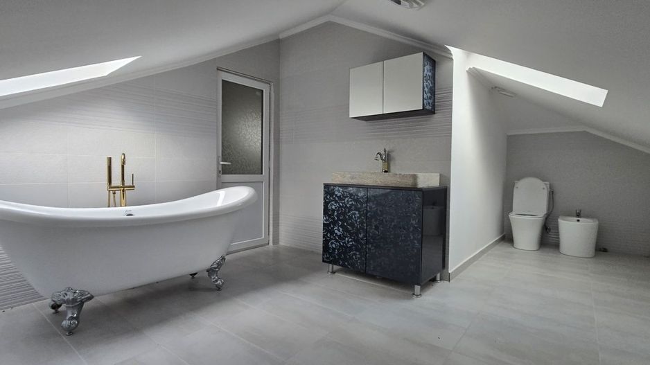 Casă De Închiriat  | Ideală Pentru Locuință Sau Afaceri - Poză 4