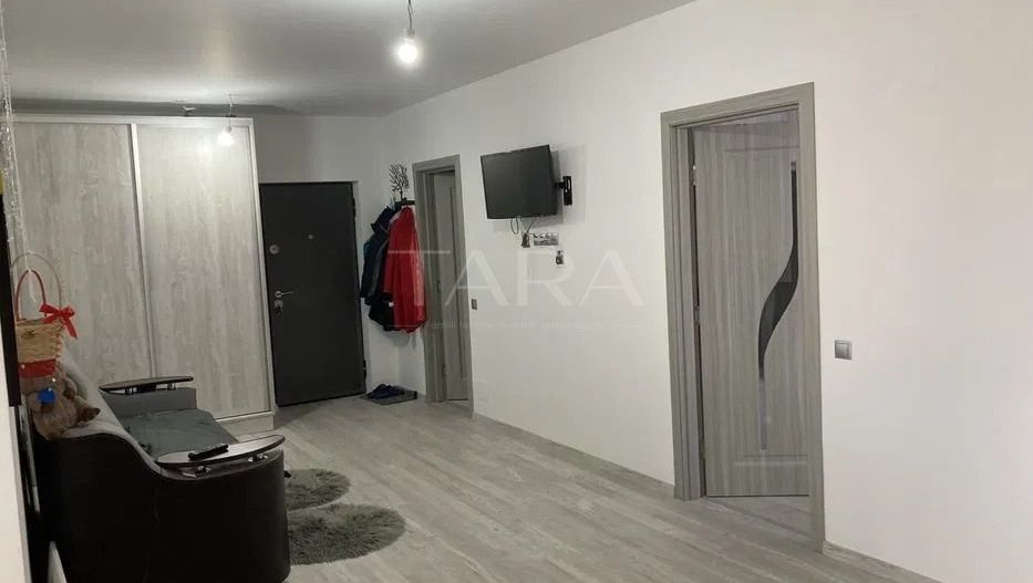 Vând apartament mobilat complet, opțiune parcare subterană. - Poză 3