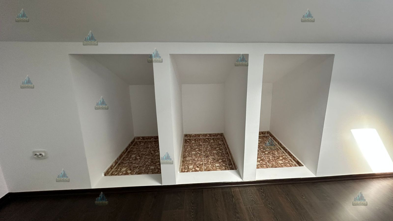 Vilă de vânzare 1500 mp teren - Poză 5