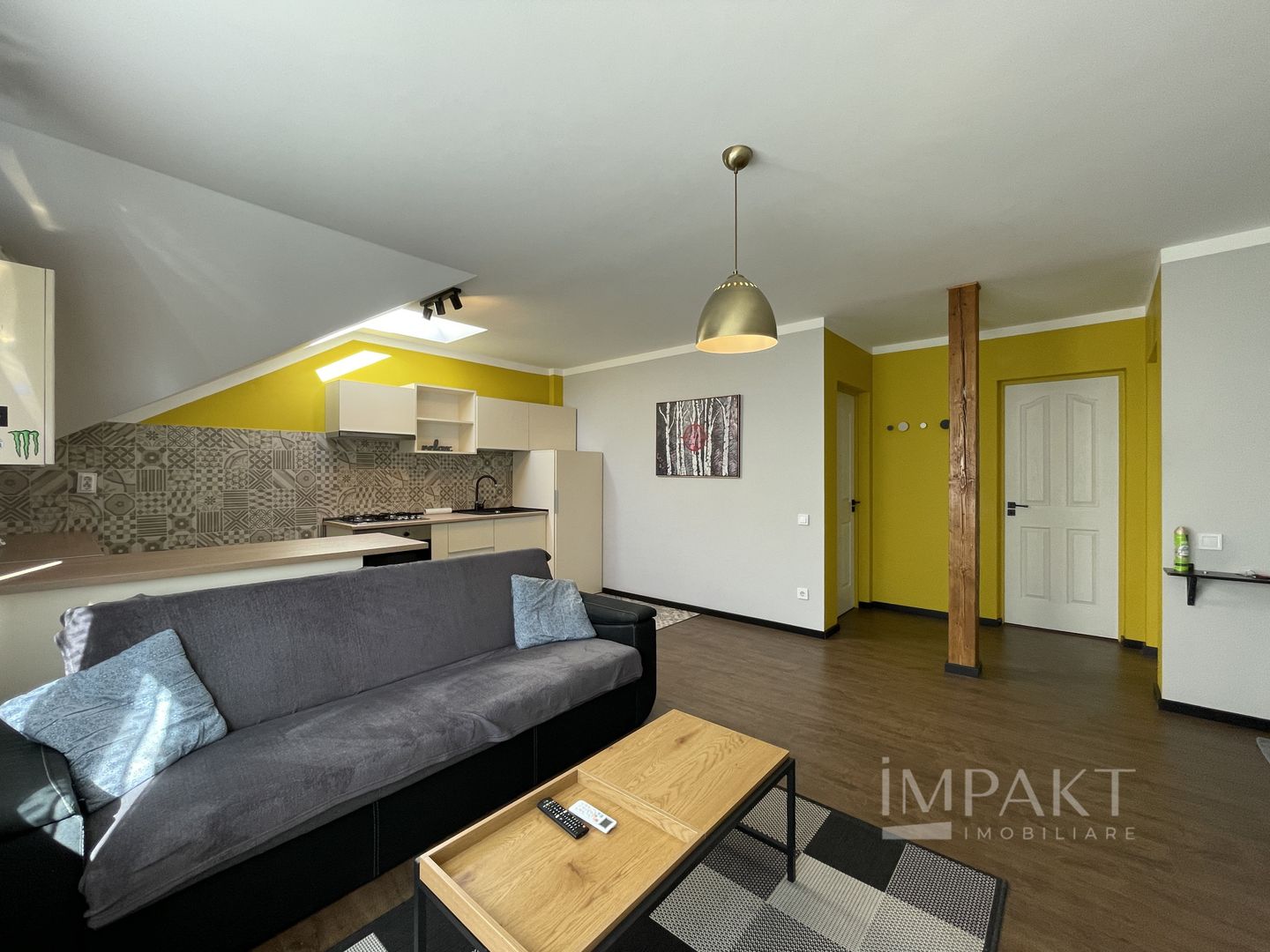 Apartament de închiriat cu 3 camere și parcare exterioară! - Poză 1