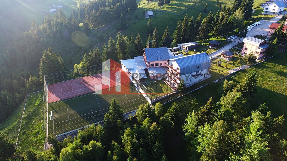 Resort 4 Stele de Vânzare | Fundata Brașov | 45.000mp | 43 Unități | - Poză 4