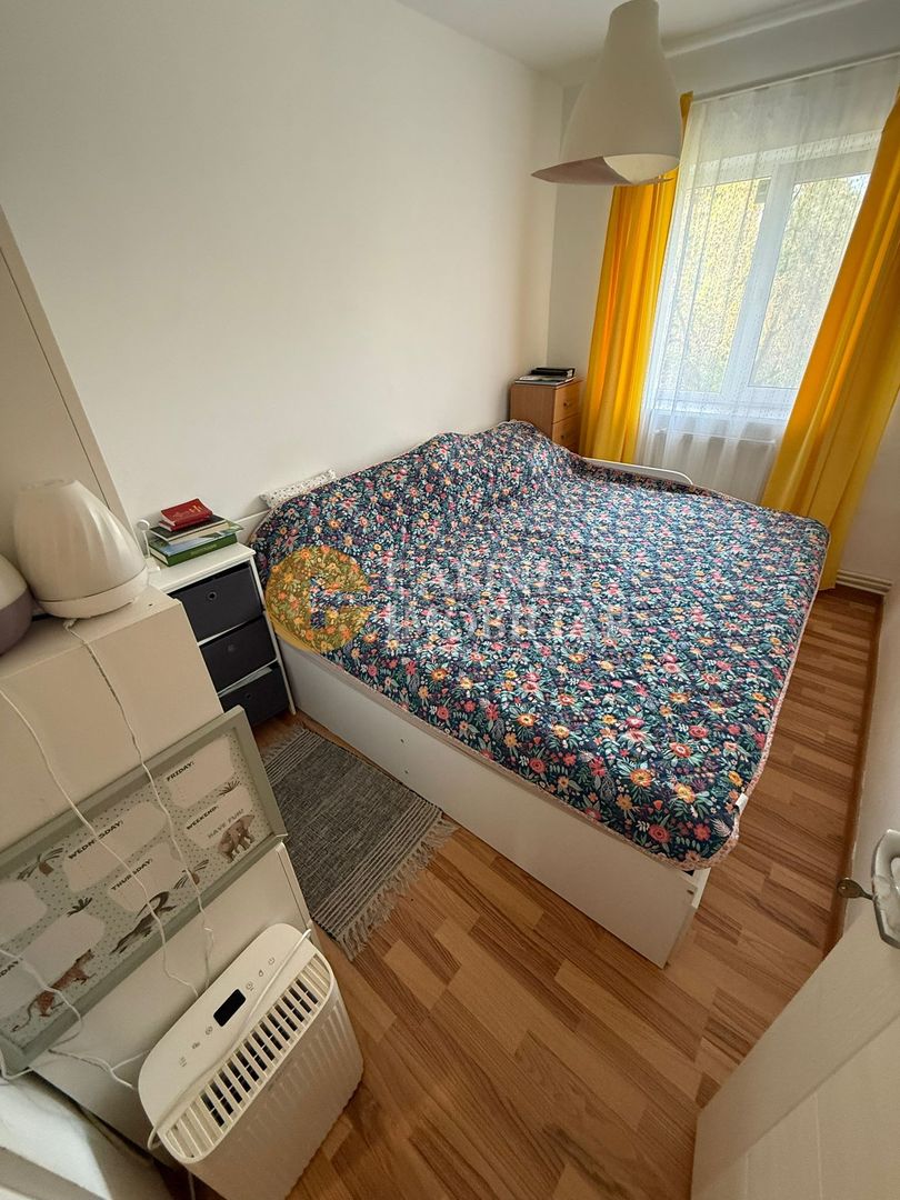 3 Camere Decomandat - Etaj 2  - Zona Galata/ Biserica Galbena - Poză 1