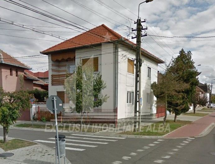 Casa individuala, cu etaj, in Cetate - Poză 1