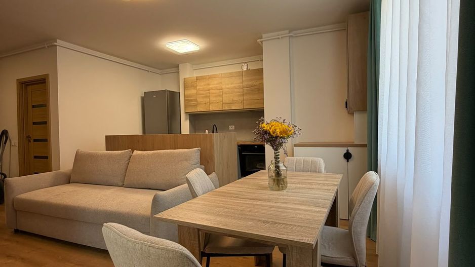 Apartament 3 camere, 2 bai, balcon, etaj intermediar, parcare - Poză 12