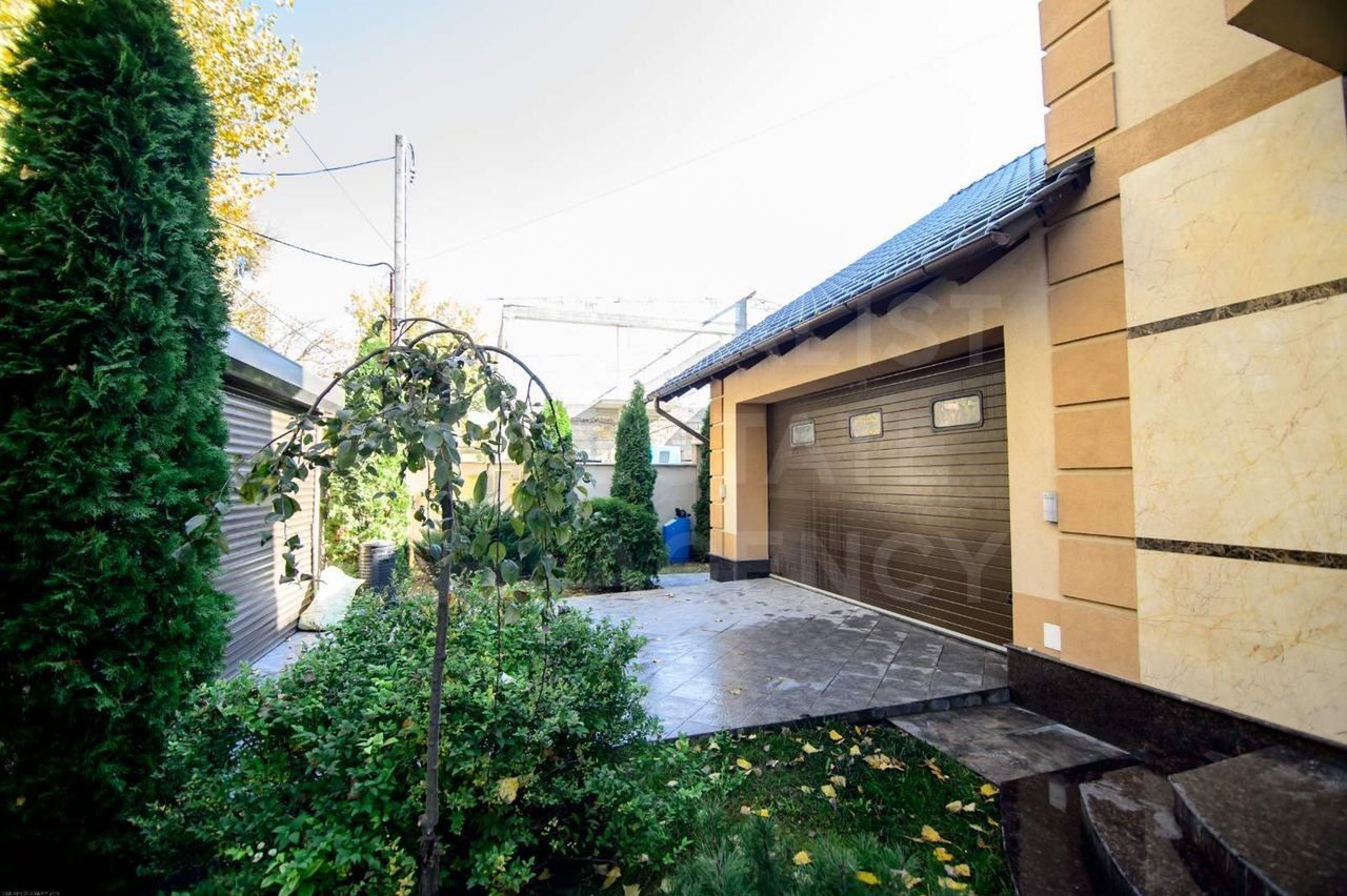 Vânzare, casă 370 mp, + 6 ari, 3 nivele, str. Ghidighici, Buiucani - Poză 3