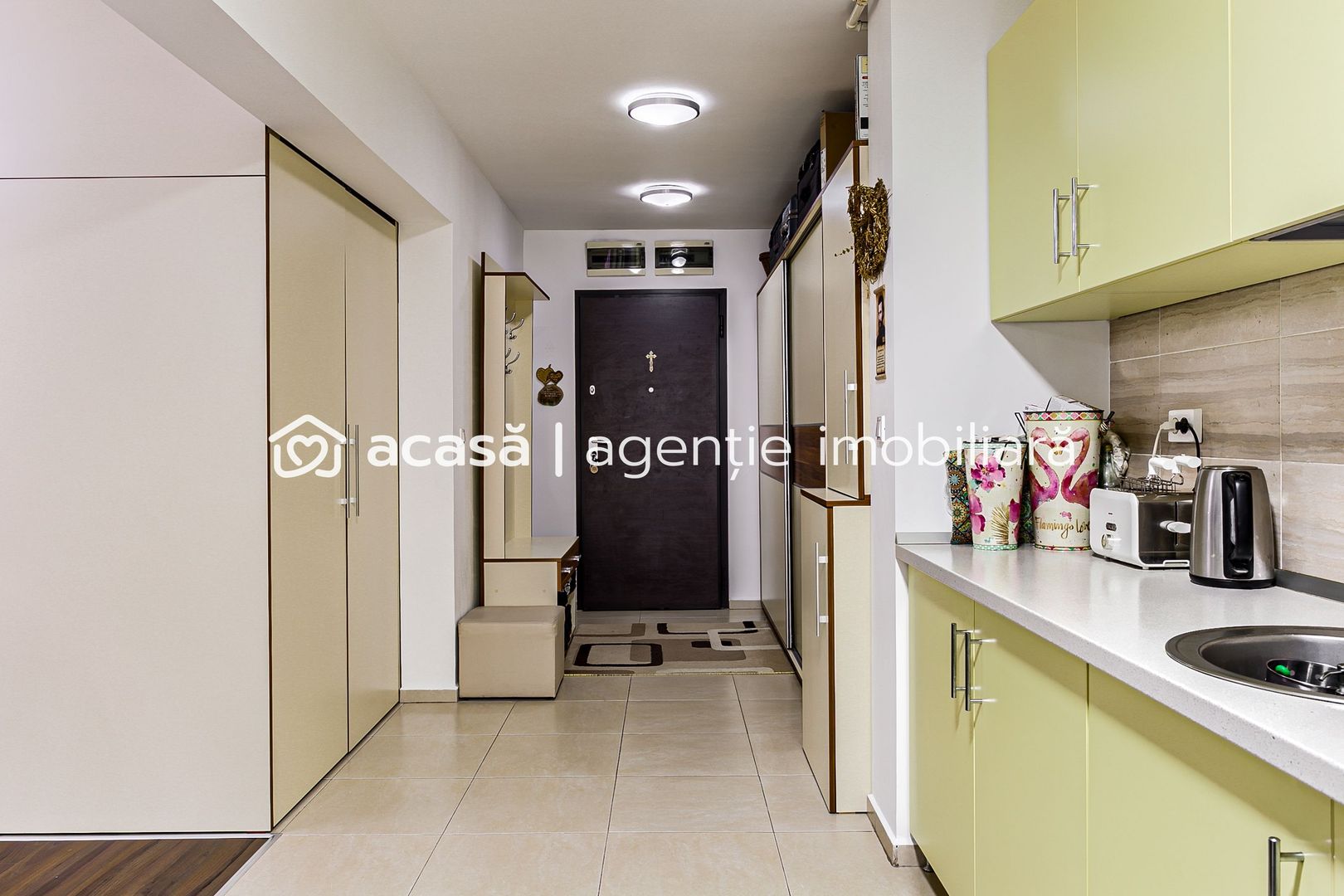 VÂNDUT! Apartament modern cu 3 camere - Poză 2