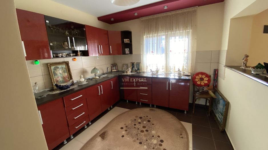 VILA P+1, 4 CAMERE, 108 MP + CASA BATRANEASCA, TEREN 1035 MP - Poză 5