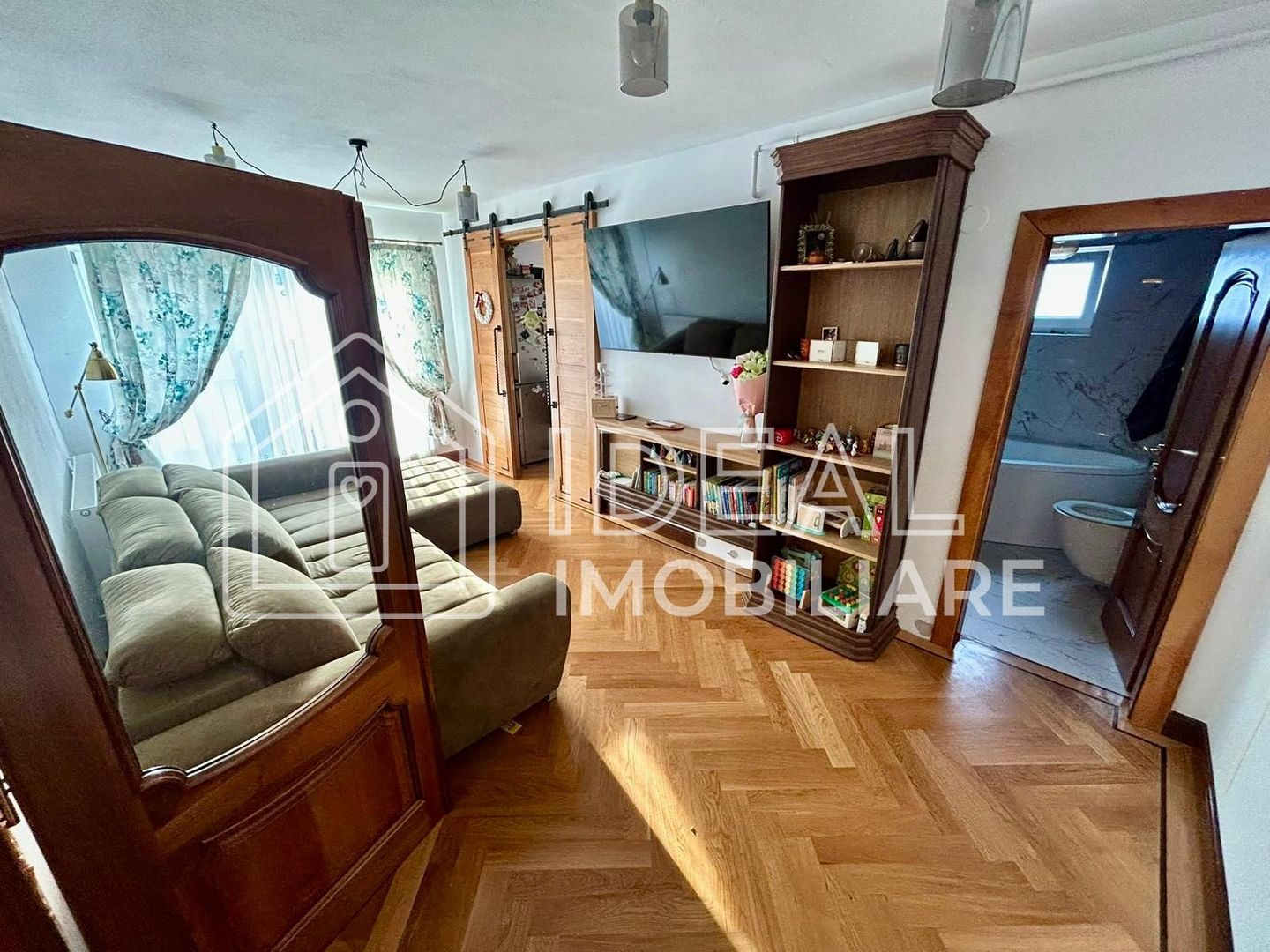 Apartament cu 3 camere de vânzare – Zona Arhitecților - Poză 3