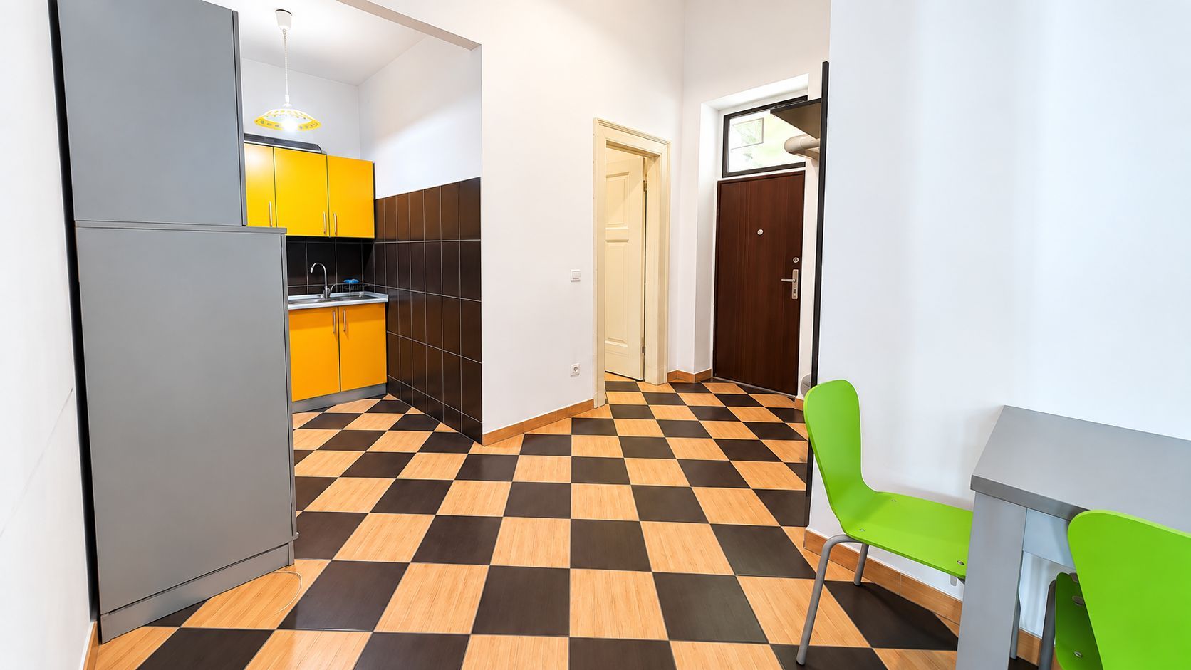 De vânzare/ închiriat Apartament istoric, 2 camere, Central Arad - Poză 3