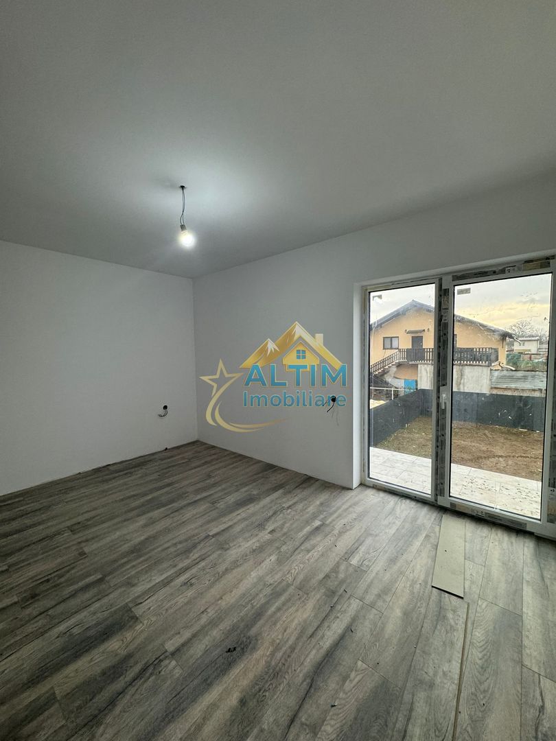 De vânzare - Casă cu 4 camere în cartier Izvor - Poză 6