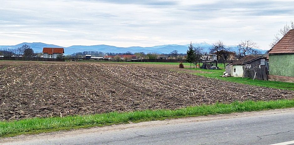 Teren intravilan pentru case in centrul Podu Oltului de 5600mp, 28 euro/mp - Poză 5