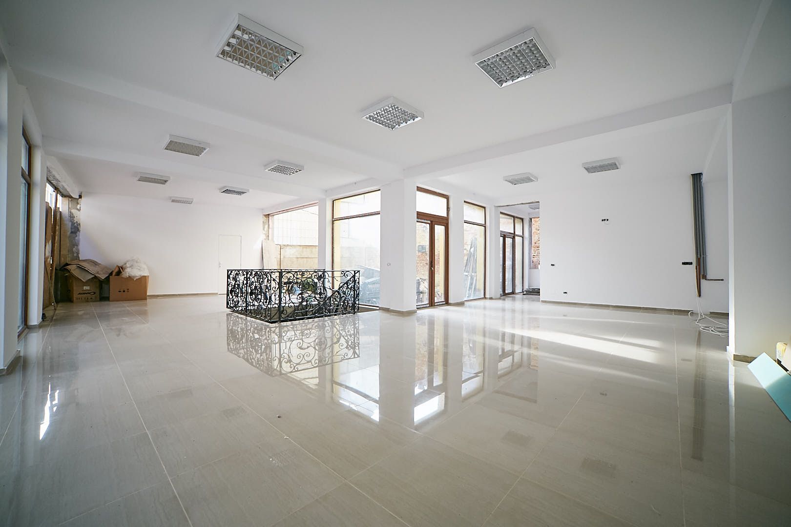 PREȚ REDUS - Spatiu comercial ultracentral - Poză 1
