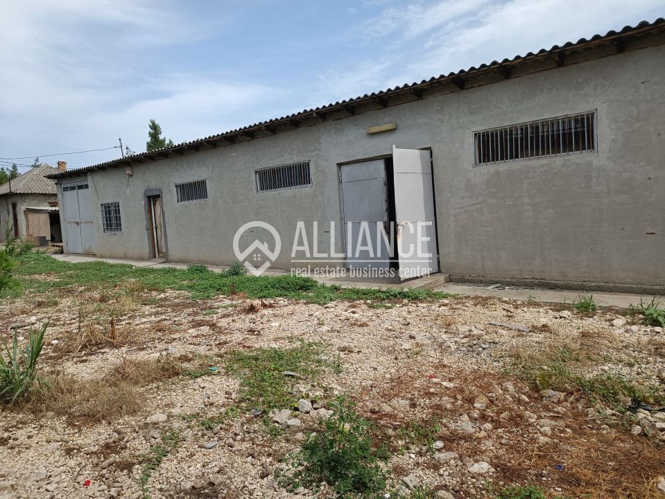 Palazu Mare(cod04)-Casa demolabila -depozit + teren 990 mp - Poză 1