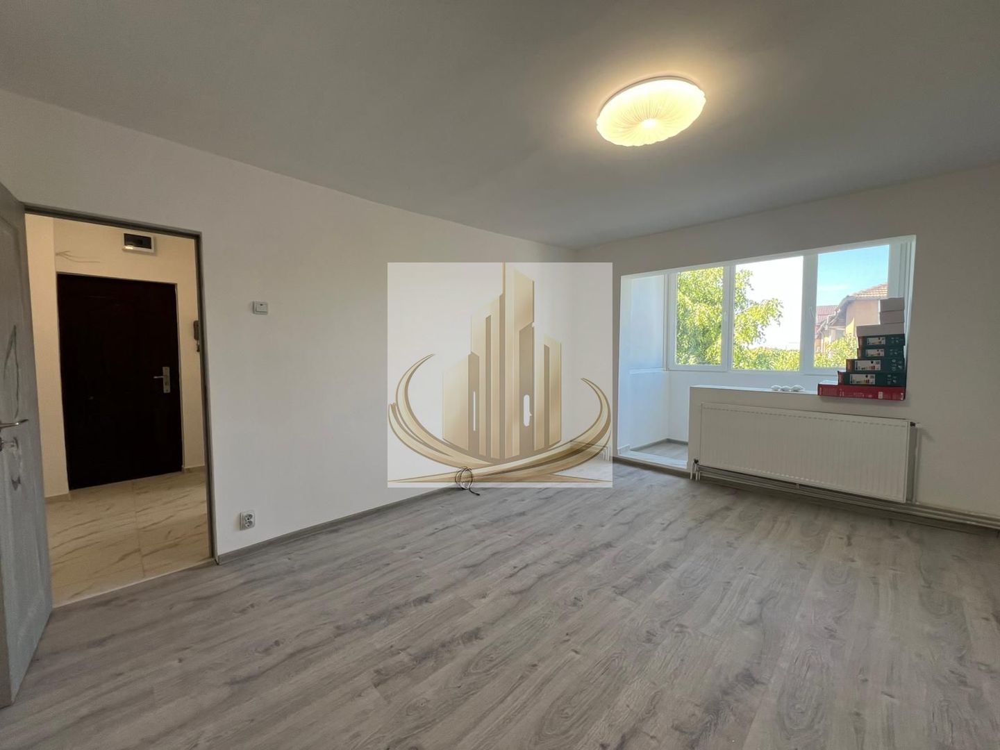 Ap 2 cam| Renovat integral | Etaj Intermediar | Shopping City | Turist - Poză 1
