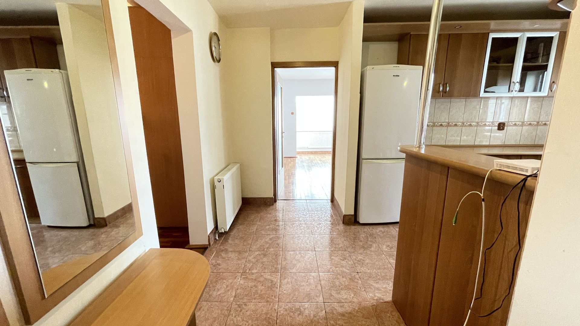 Apartament spatios cu trei camere si garaj - Poză 7
