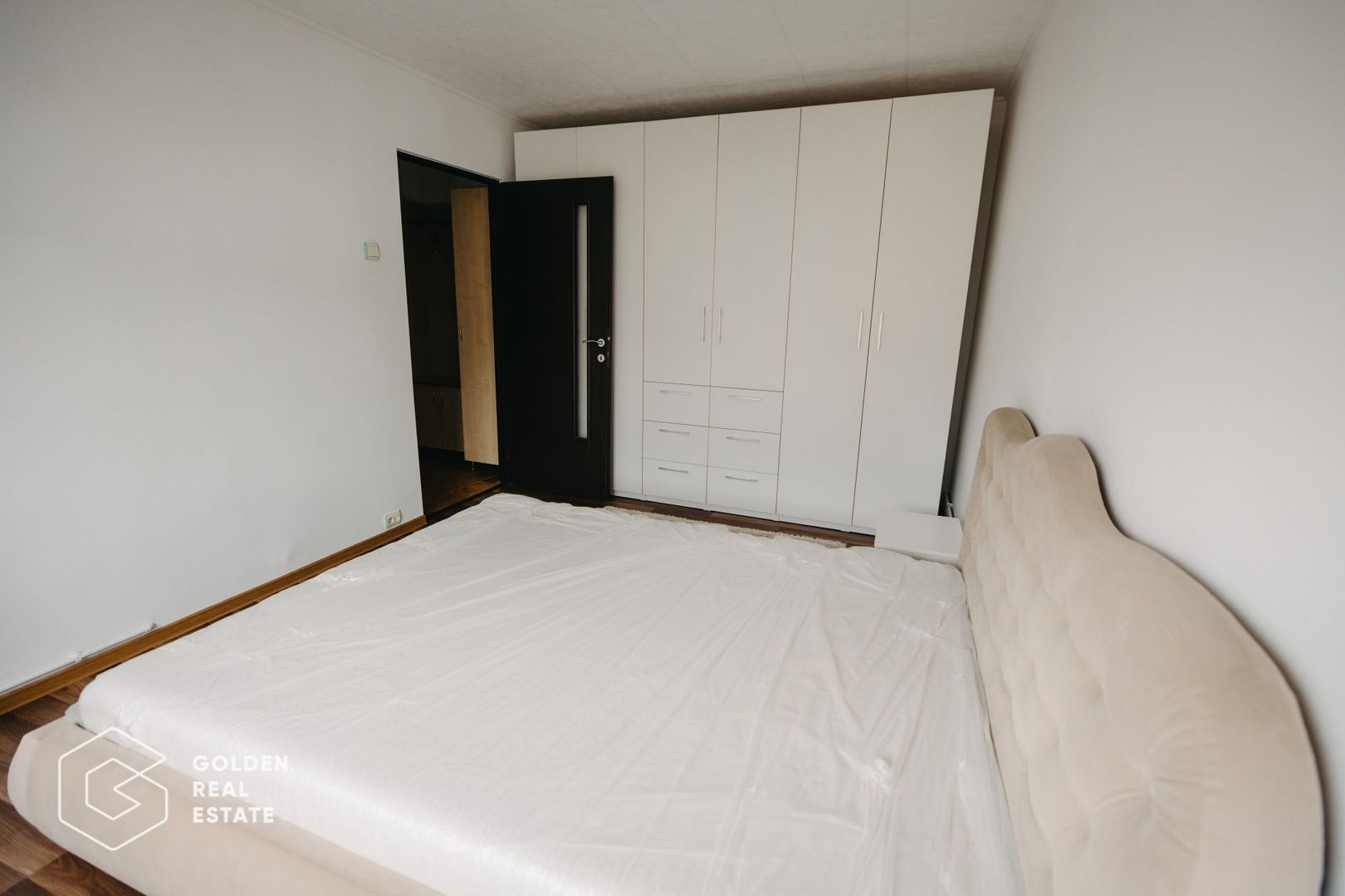 Apartament cu 4 camere, complet utilat și mobilat, zona Vlaicu - Poză 9