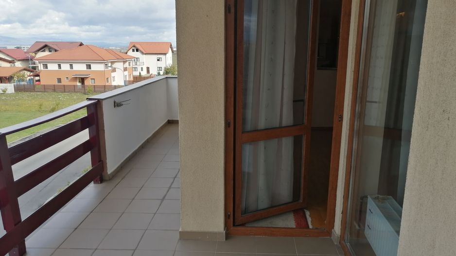 3 camere, structura mare, curte si garaj - Poză 4