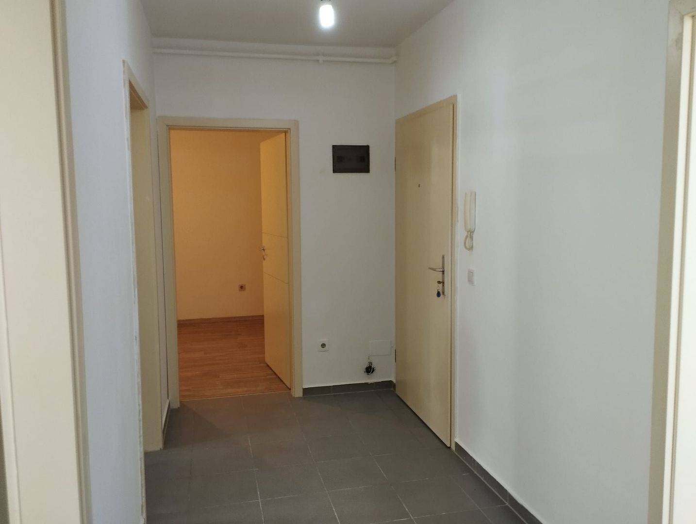 Apartament  3 camere - Poză 2