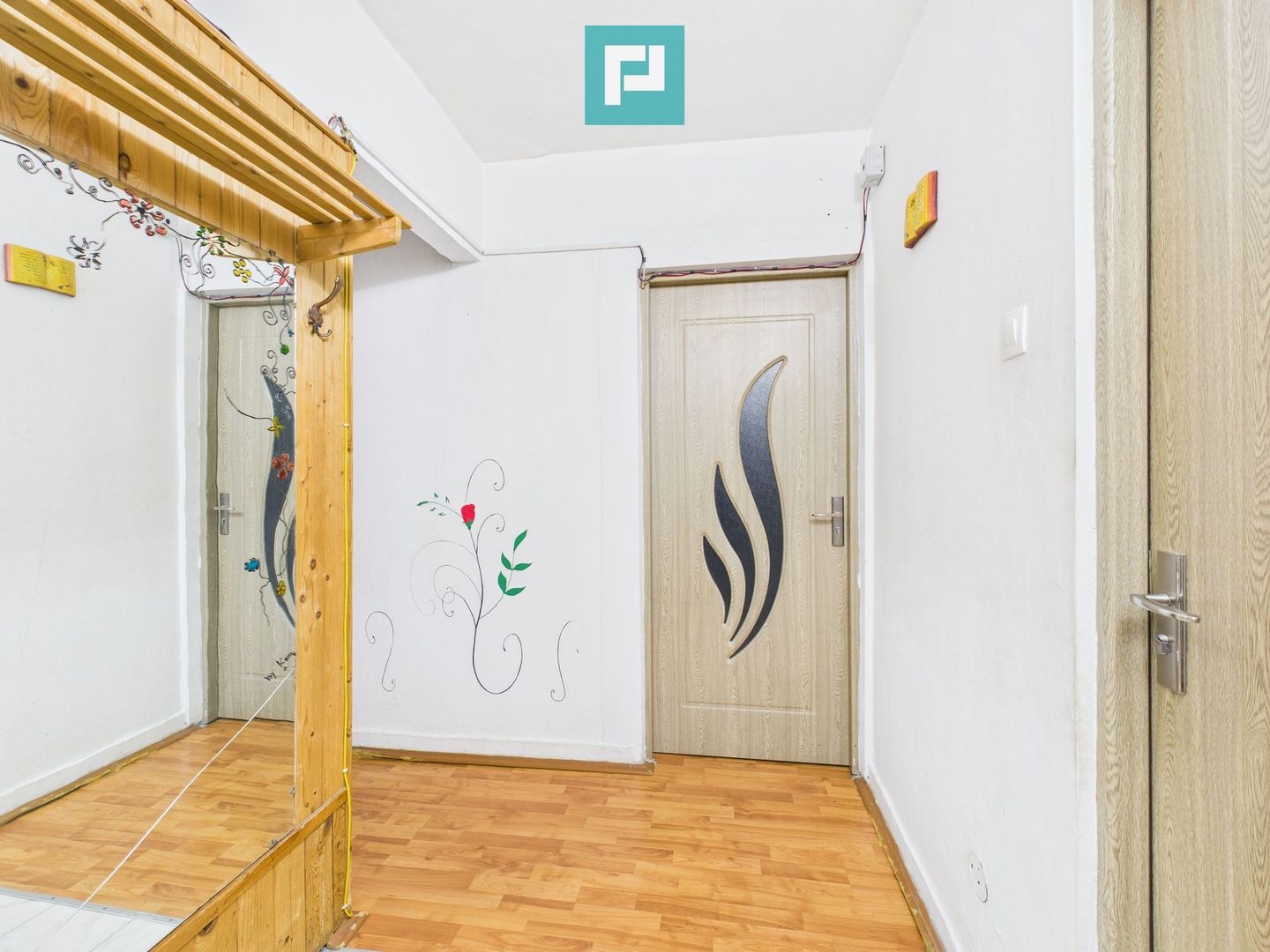 Apartament spațios cu 3 camere, decomandat - Poză 1
