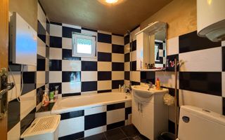 De vanzare casa in Hudum, teren generos. - Poză 11