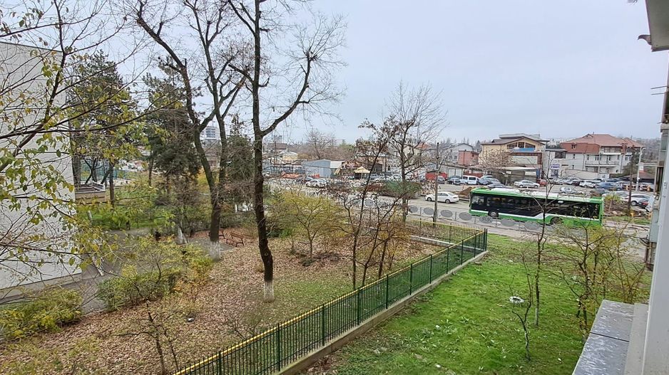 Drumul Taberei, 400 m metrou Raul Doamnei, etaj 2 din 10, decomandat - Poză 1