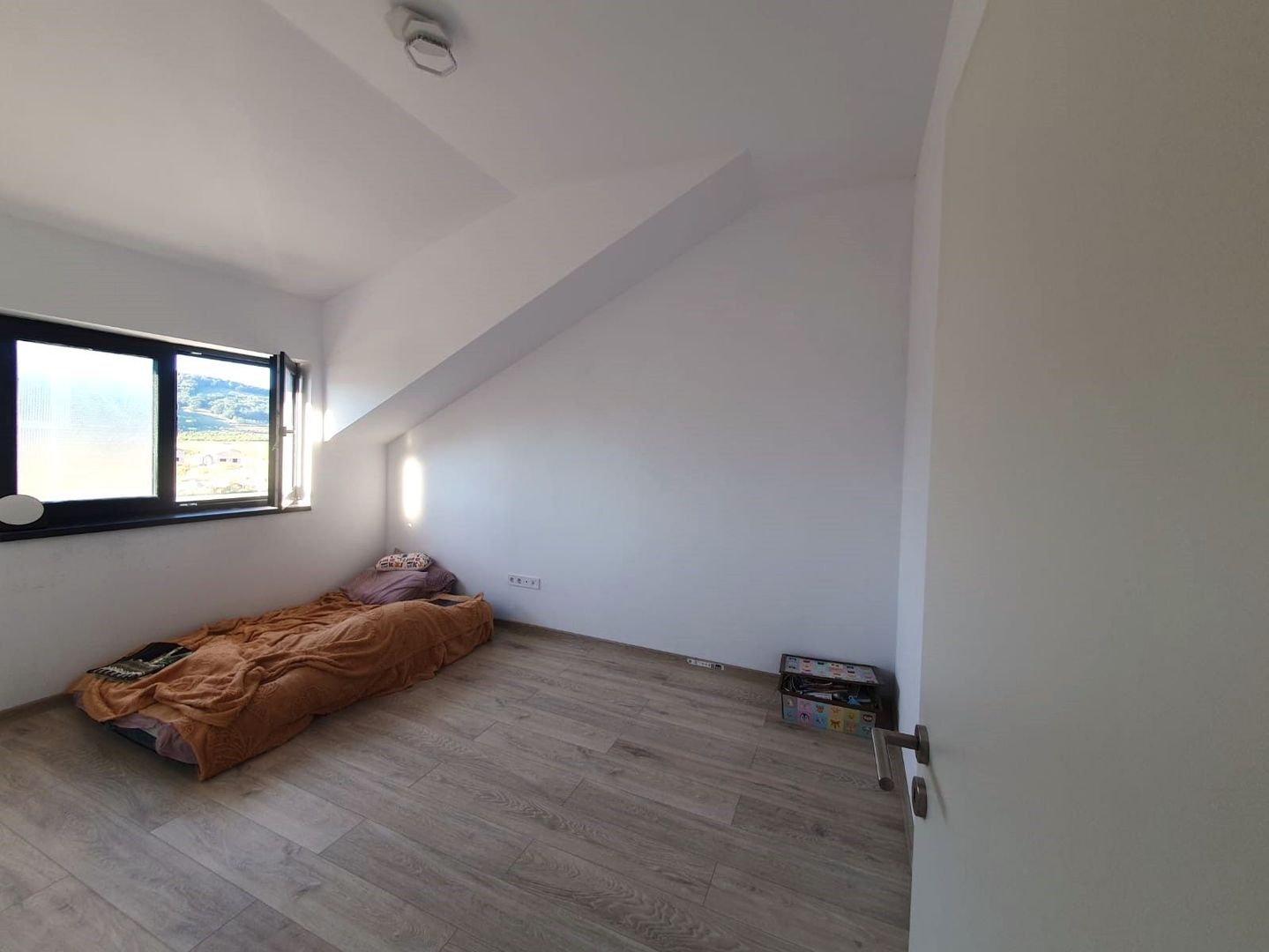 Locuință modernă, 2 camere decomandate, bloc tip vilă, Sânpetru - Poză 14