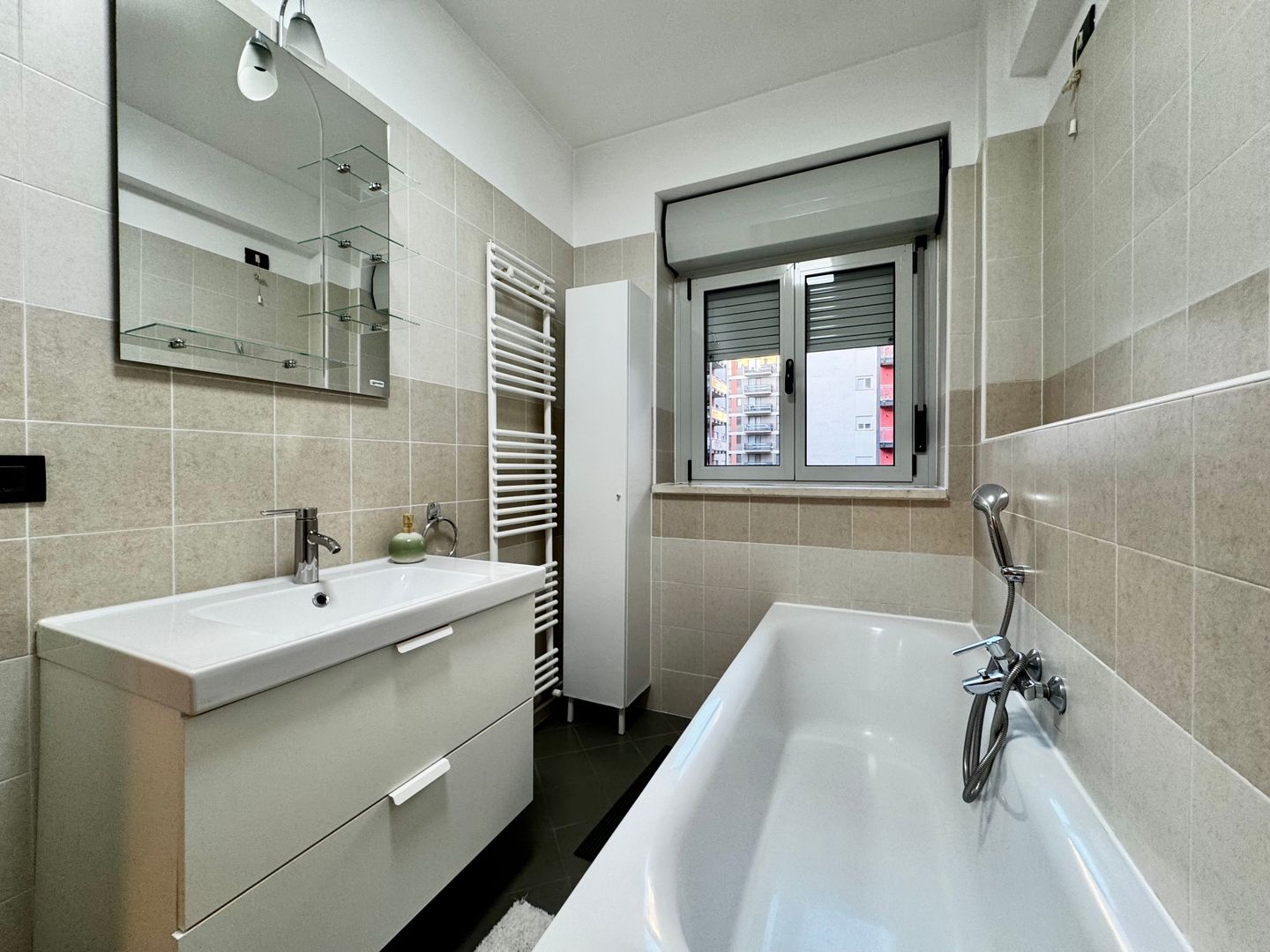 Apartament 2 camere,  spatios, cu parcare subterana, Torontalului RING - Poză 14