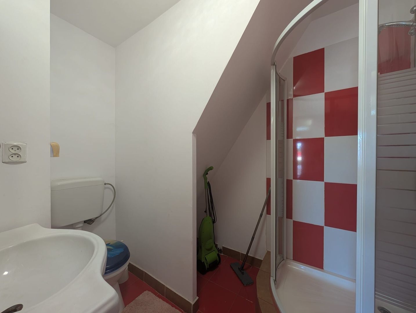 Vila spațioasă 6 camere cu teren generos – Ferentari – Preț excelent! - Poză 23