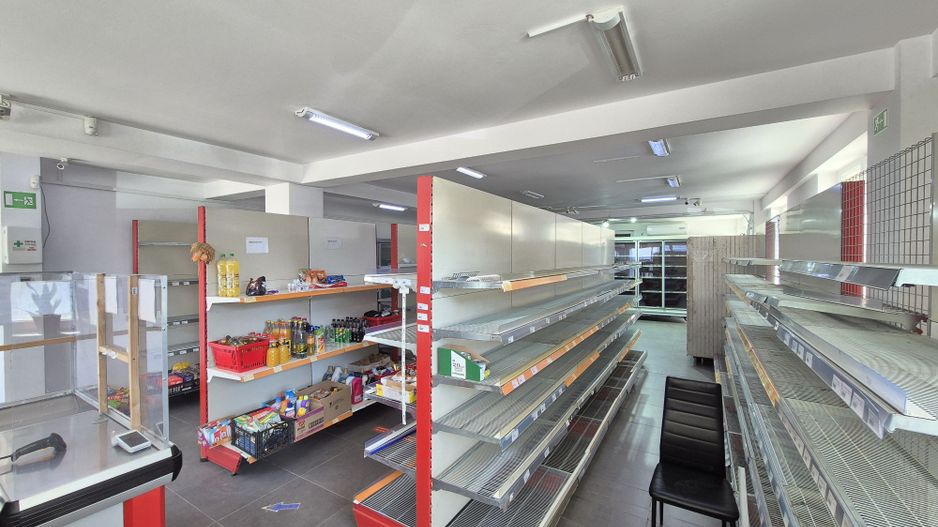 Spatiu comercial 109,54 + 2 locuri de parcare - Varteju - Poză 7