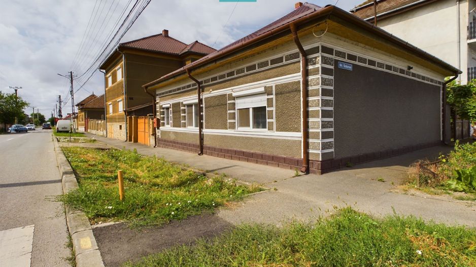 Casă cu 3 camere de vânzare în Bujac - Poză 1