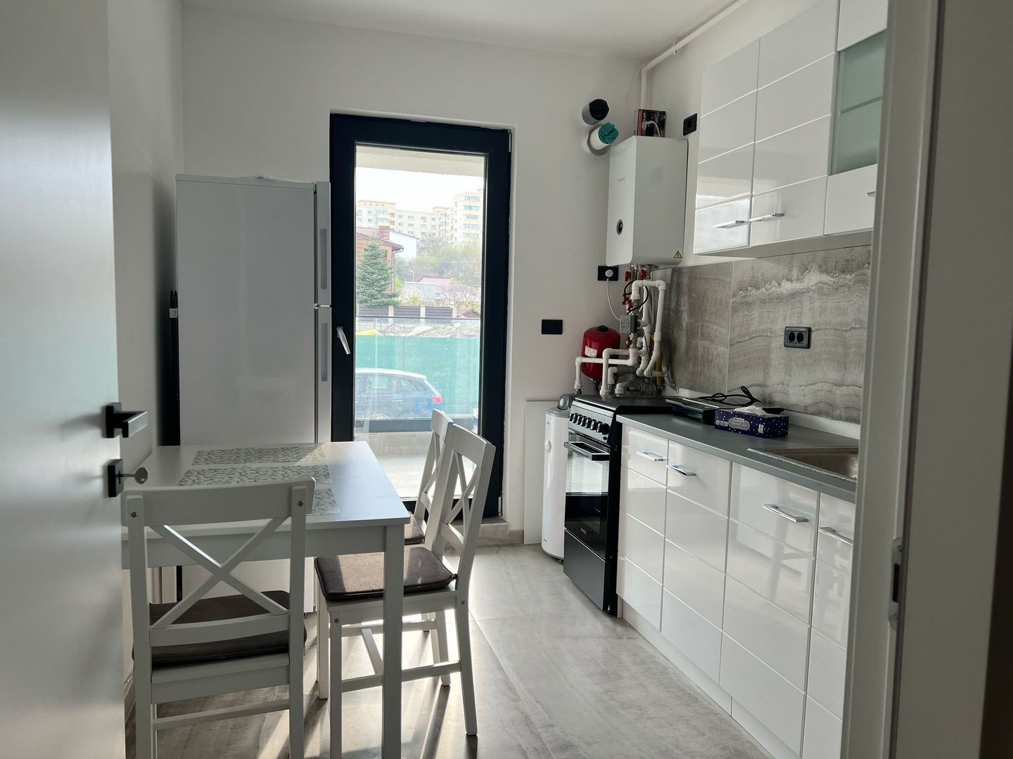 BRASADAS închiriază ap 2 cam etaj 2/5 ROKA RESIDENCE - Poză 2