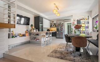 Eleganță și Spațiu în Inima Cartierului Domenii | Apartament cu 5 Camere în Vilă - Poză 1