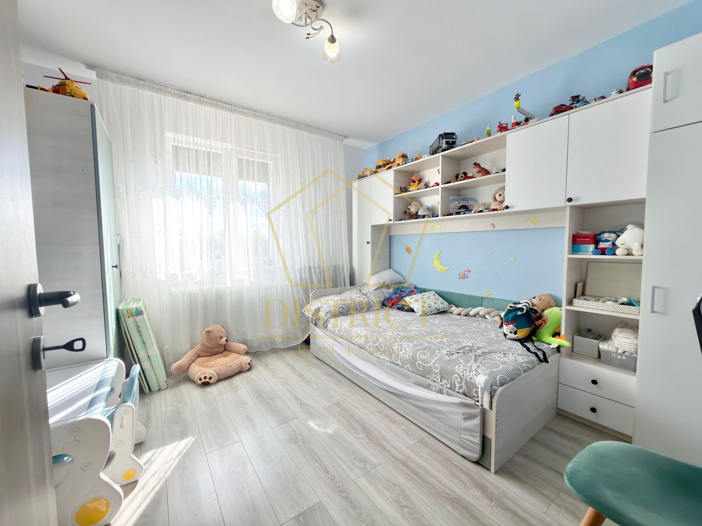 Apartament cu 3 camere decomandat, complet mobilat si utilat la parter in Giroc. - Poză 12
