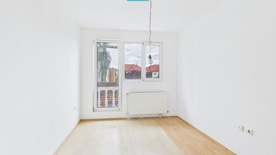 Vilă cu 5 camere pentru investiții în Dumbrăvița - Poză 13