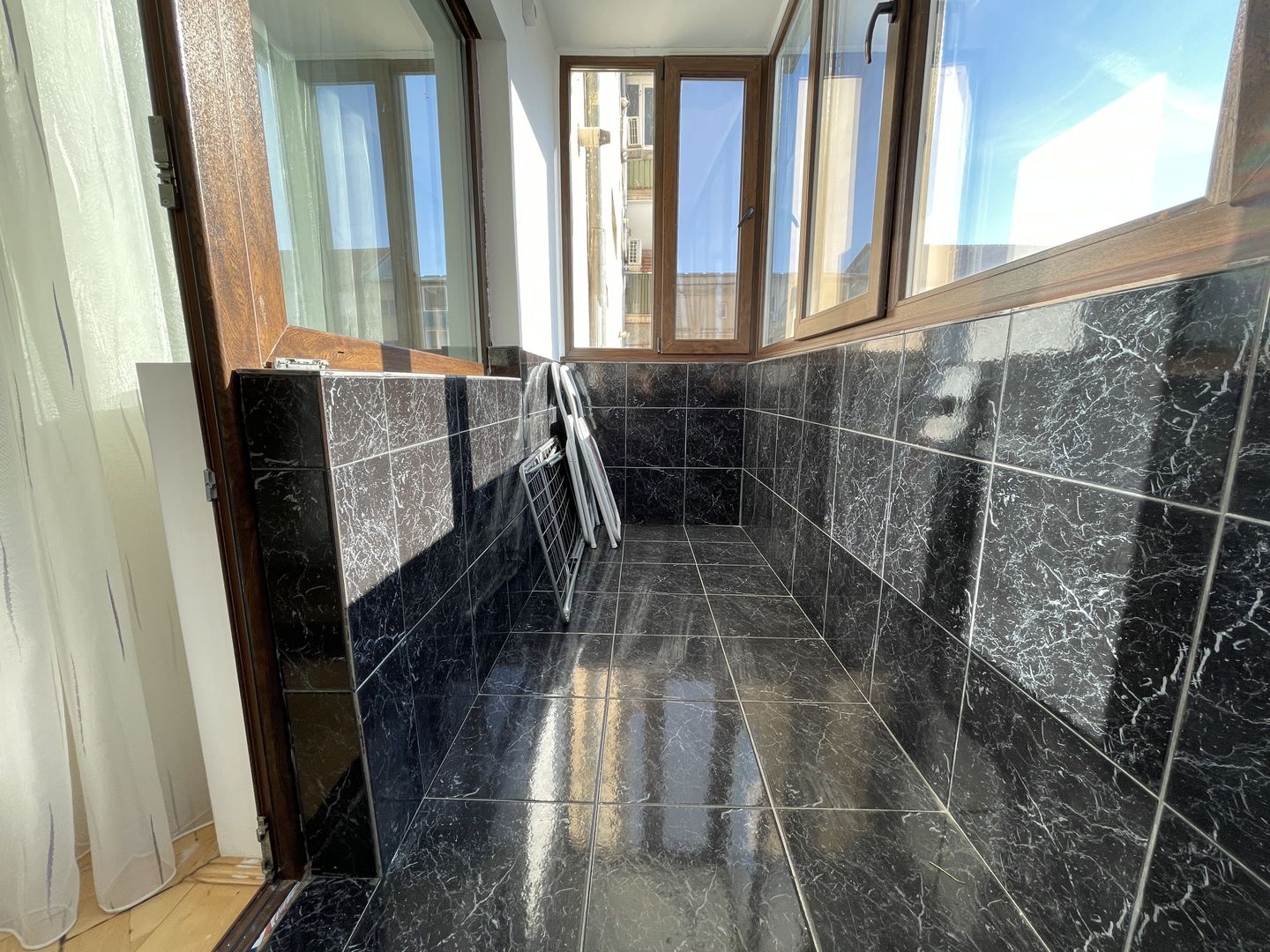 Apartament cu patru camere si garaj in zona Aradului - Poză 10