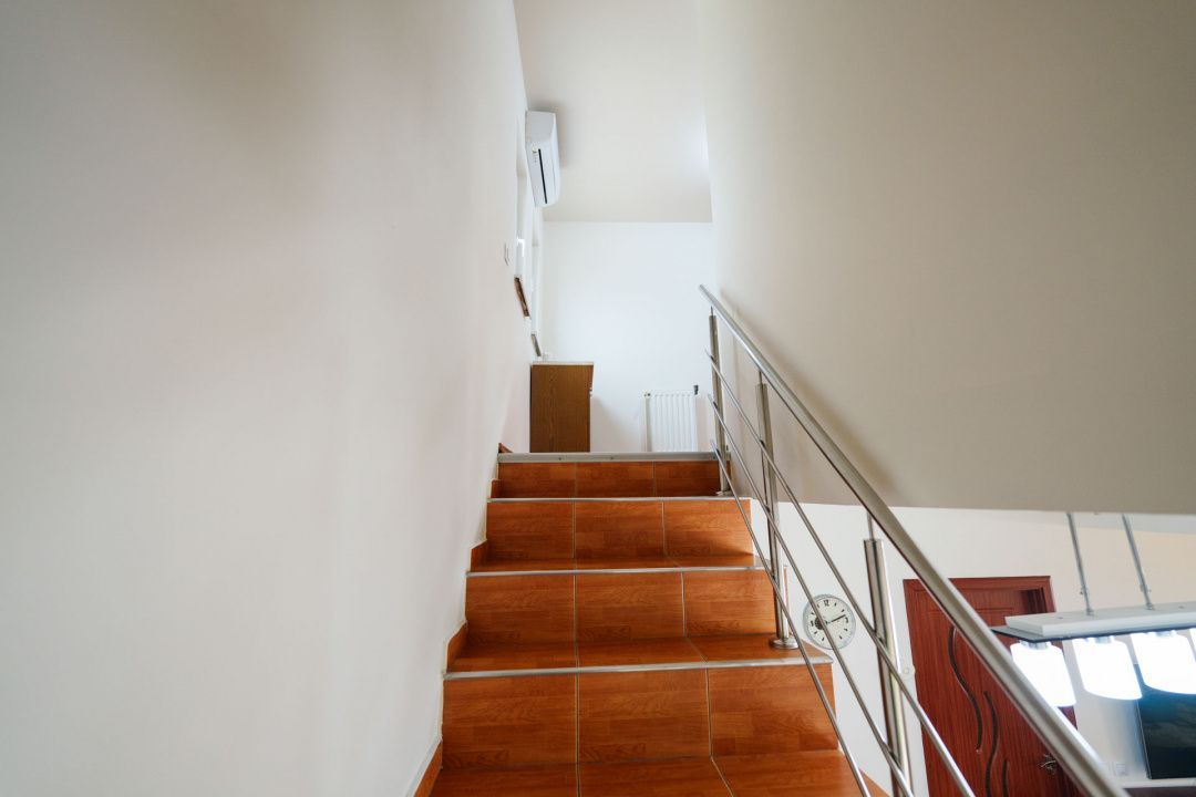Oaza de liniste in Bariera Valcii – casa P+1 cu terasa, curte si acces securizat - Poză 22
