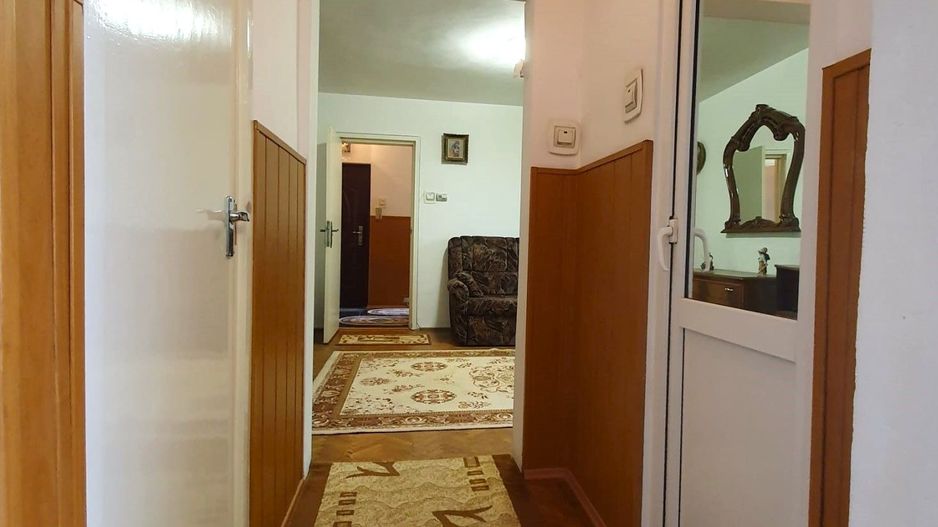 Apartament luminos cu vedere spre biserică, într-un cartier verde și liniștit. - Poză 14
