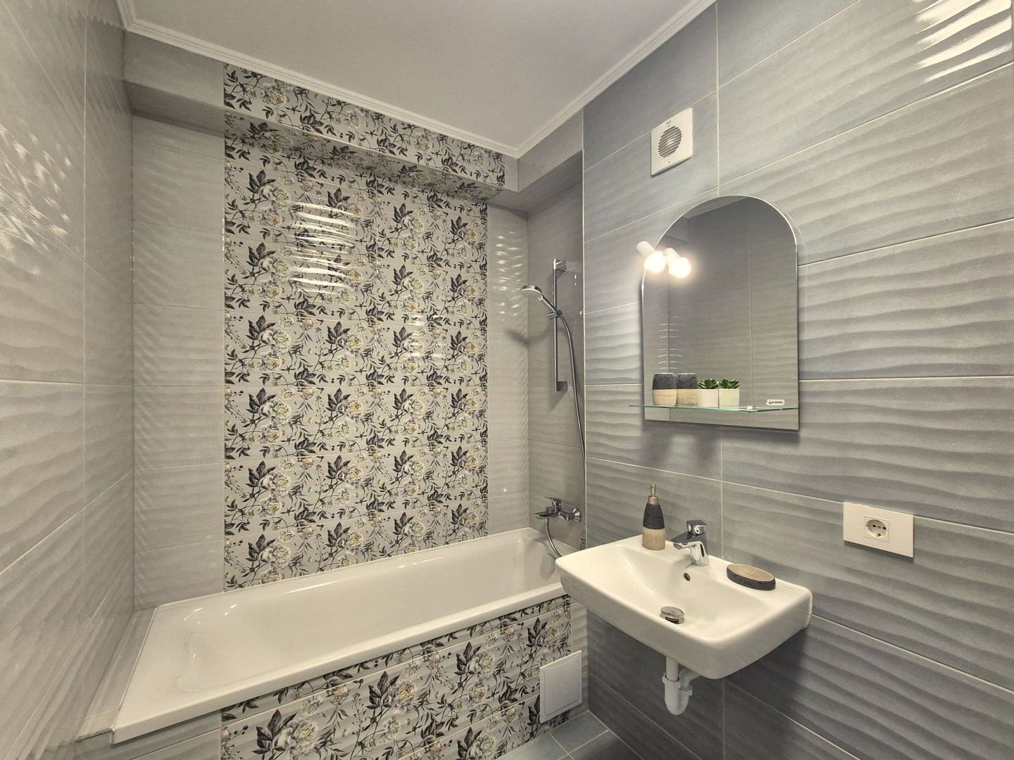 Apartament decomandat la prima inchiriere, ideal pentru un cuplu. - Poză 8