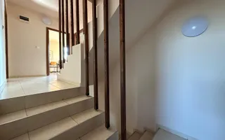 Casa spatioasa,perfecta pentru locuit sau investitie - Poză 14