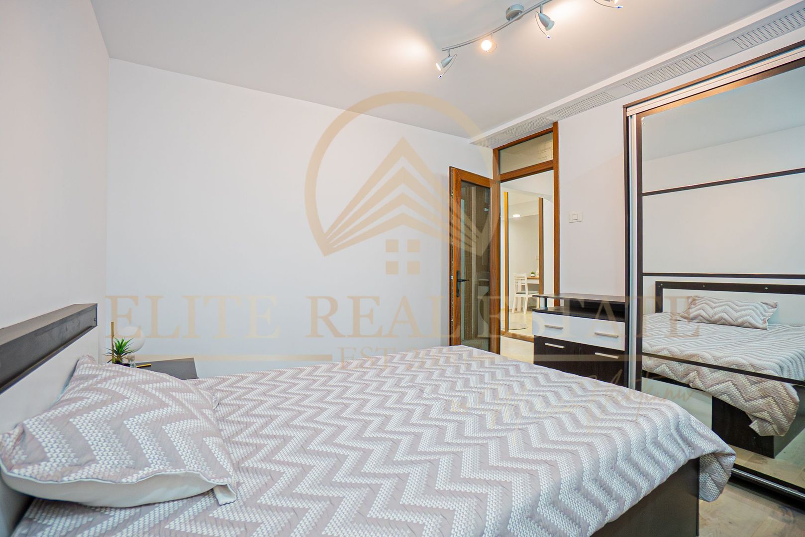 Vânzare apartament cu 2 camere, mobilat si utilat in zona Garii - Poză 13