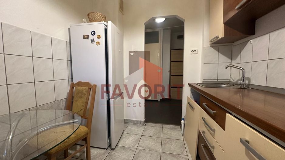 3 camere | zona excelenta | izolat interior | etaj intermediar | - Poză 6